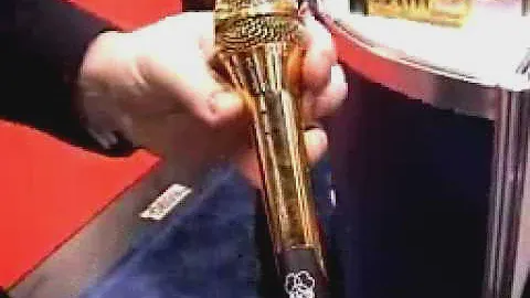 AKG C900