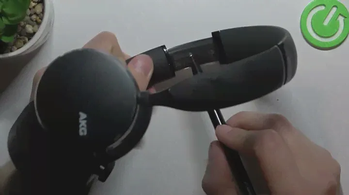 Номер IC на наушниках AKG Y500 / Как найти номер IC на наушниках AKG Y500